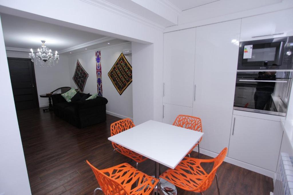 סמרקנד Overlooking Registan Square Luxury 2 Bedrooms Apartment מראה חיצוני תמונה