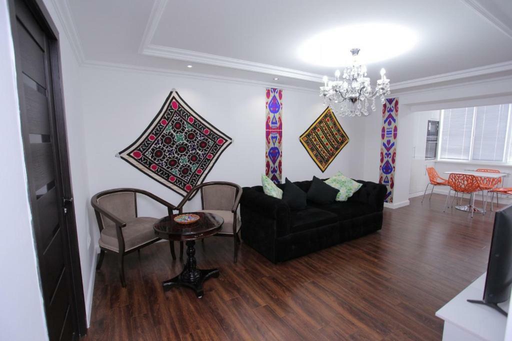 סמרקנד Overlooking Registan Square Luxury 2 Bedrooms Apartment מראה חיצוני תמונה